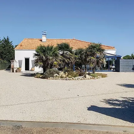 Two-bedroom Holiday In Sur Mer